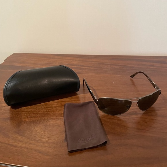 Persol aviator style polarized sunglasses - Picture 2 of 8